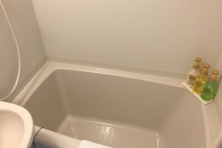 Room 27 of 48