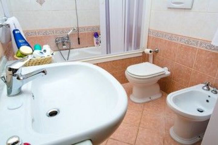 Room 2 of 25