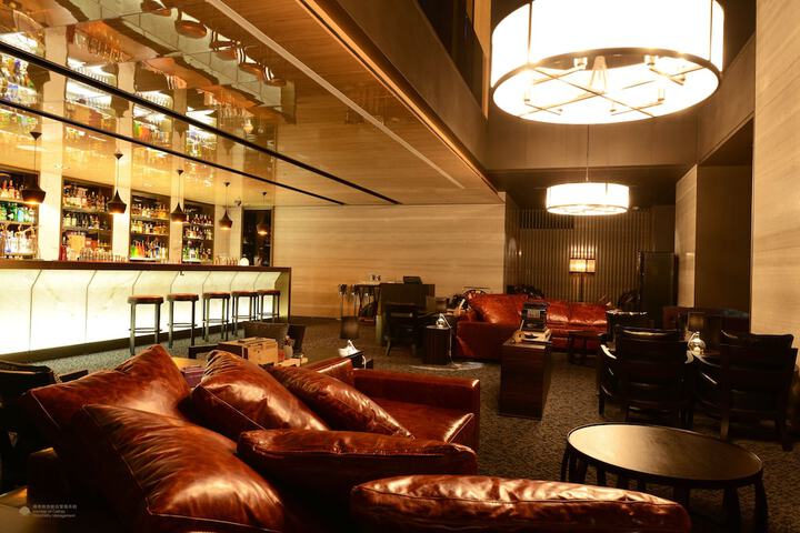 Lounge 60 of 80