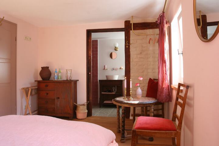 Room 4 of 40