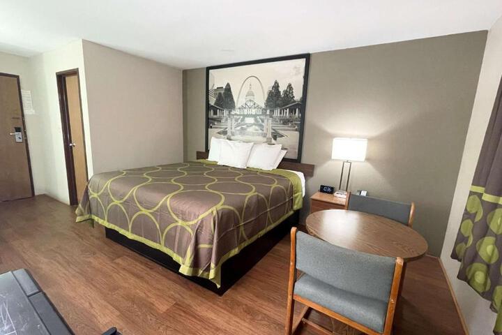 1 King Bed (8 of 12)