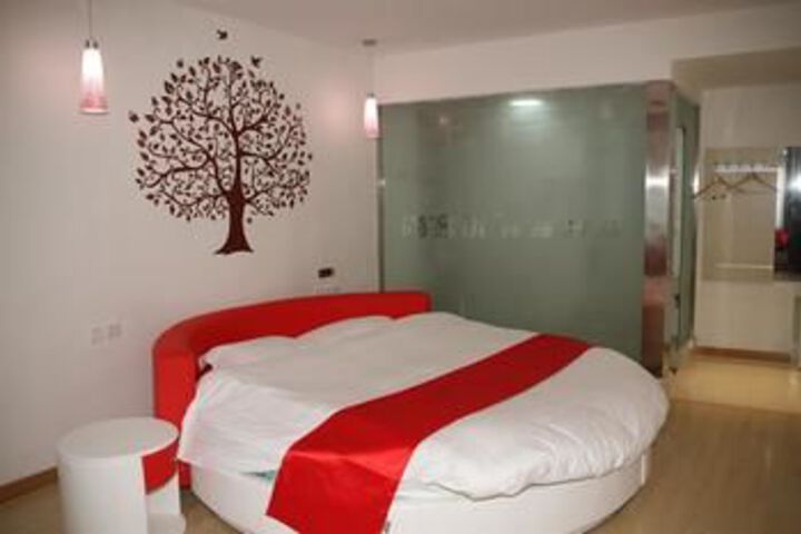 Room 10 of 34