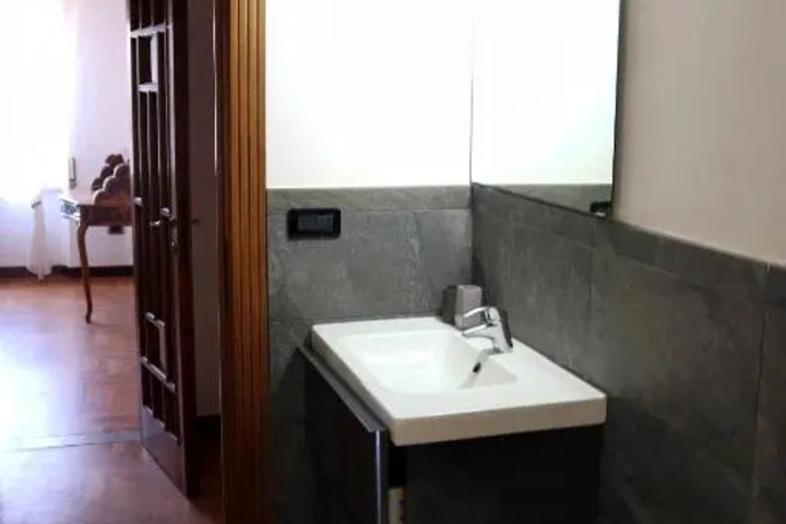 Room 7 of 14