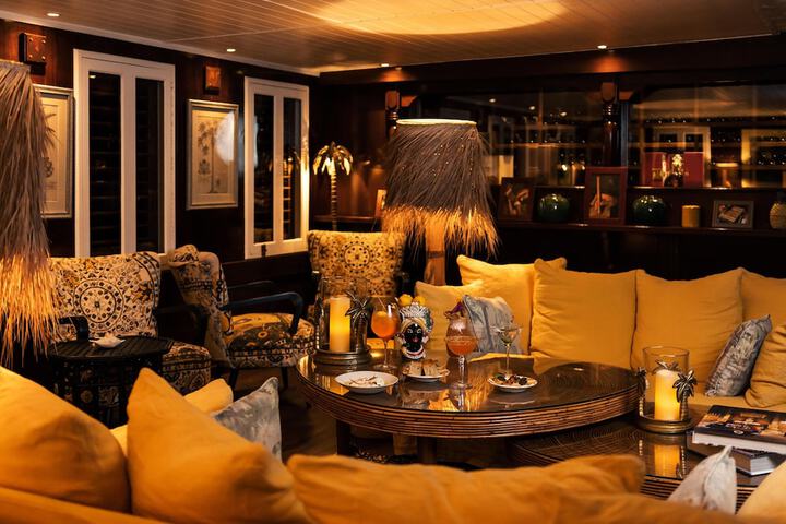 Lounge 166 of 196