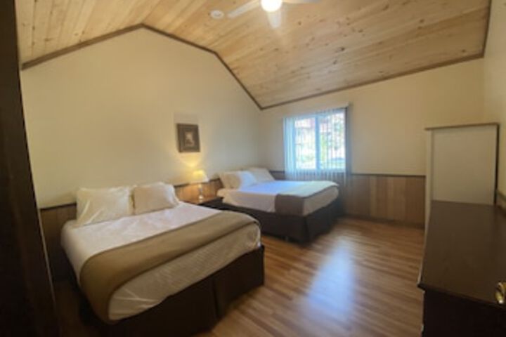 Room 40 of 342