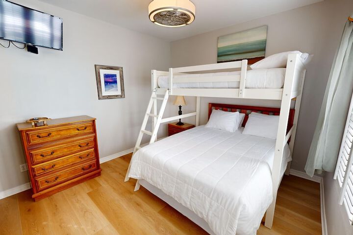 Room 3 of 82