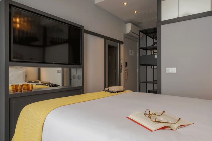 Room 3 of 39