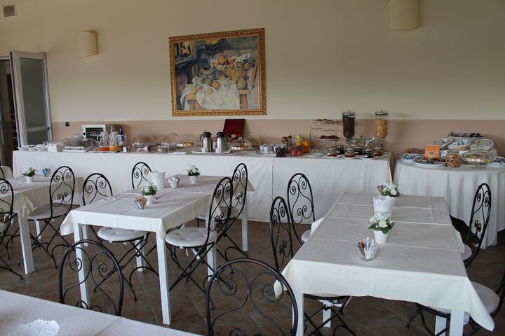 Dining 79 of 110