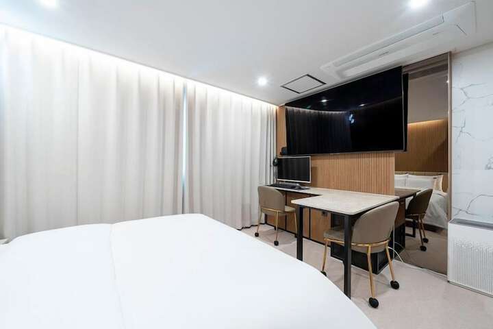 Room 6 of 109