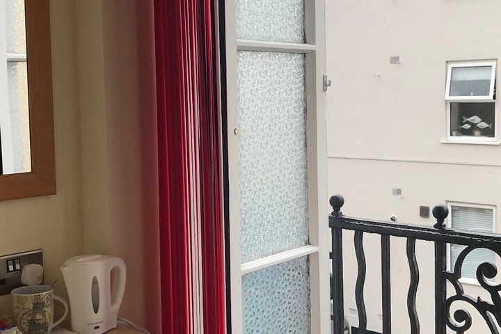 Room 2 of 66