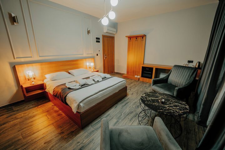Room 17 of 35