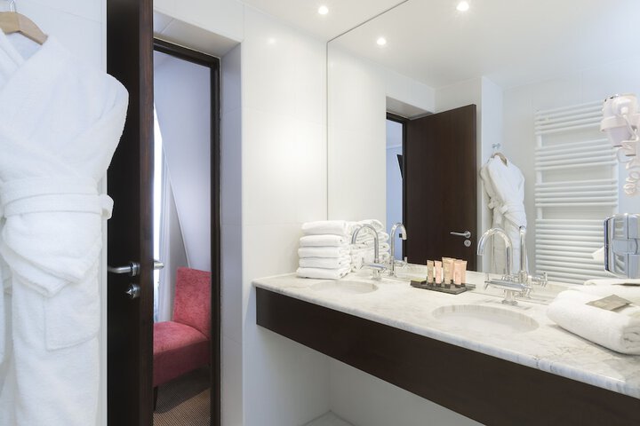 Room 35 of 72