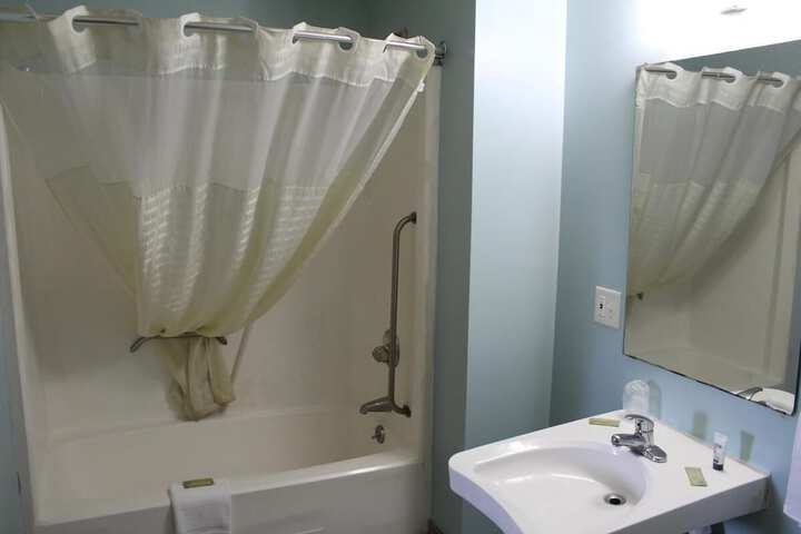 1 King Bed (4 of 13)