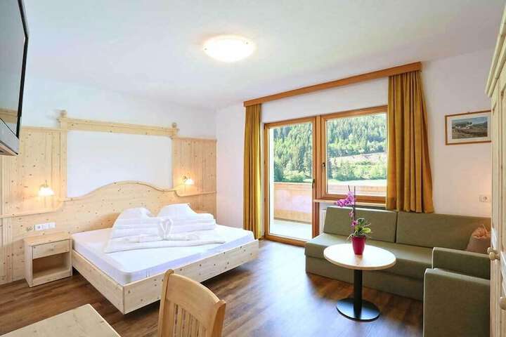 Room 8 of 32
