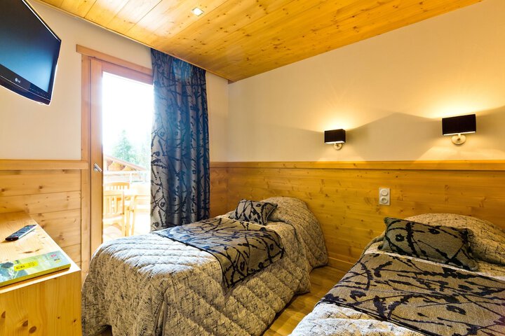 Room 3 of 37
