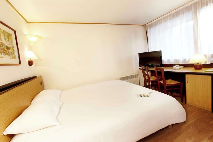 Room 12 of 46