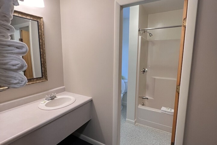 Room 16 of 18