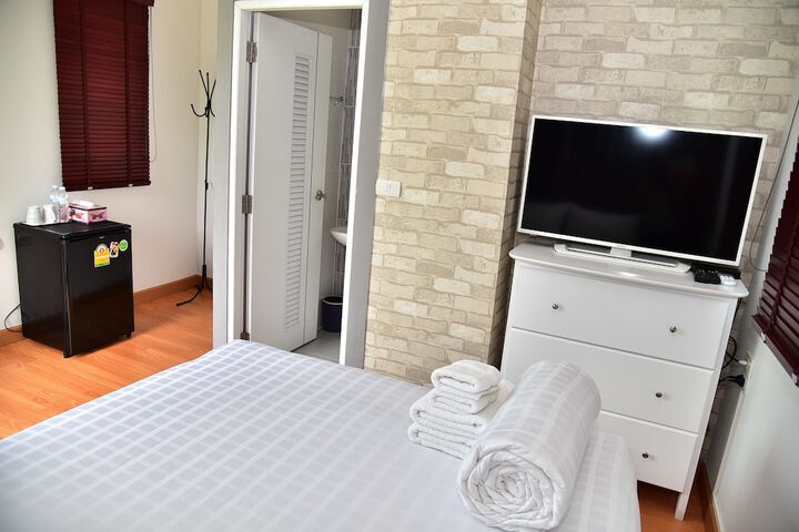 Room 16 of 33
