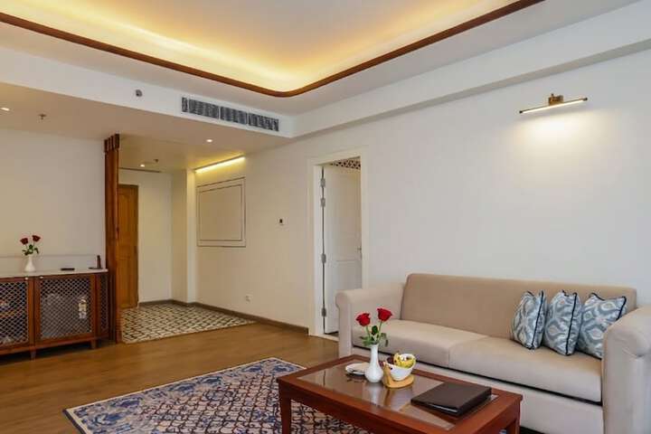 Room 83 of 170