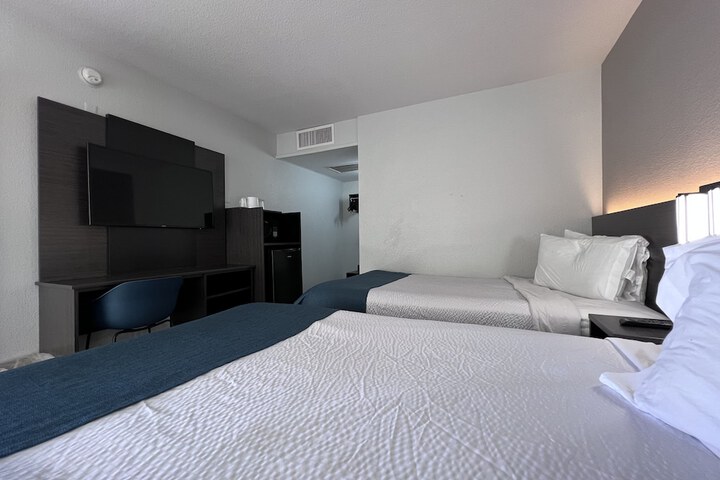 2 Double Beds (2 of 22)