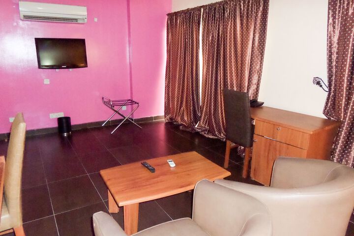 Room 7 of 33