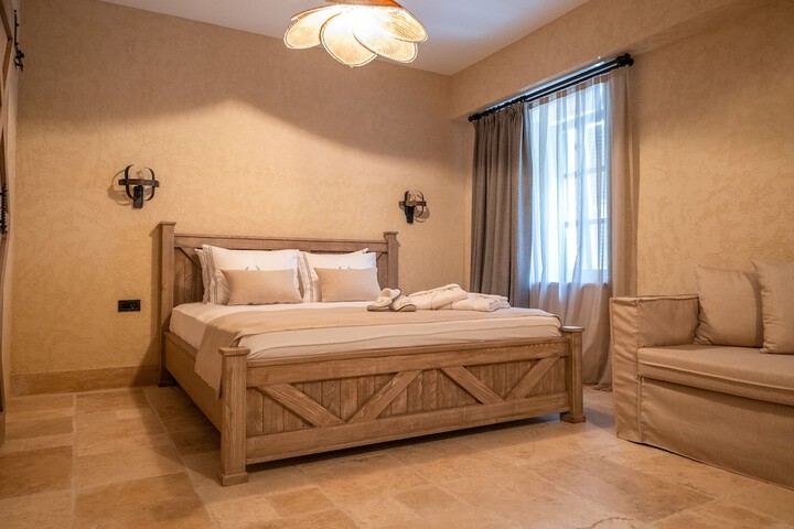 Room 12 of 38