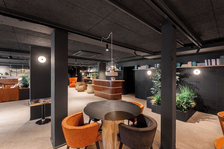 Entrance & Lobby