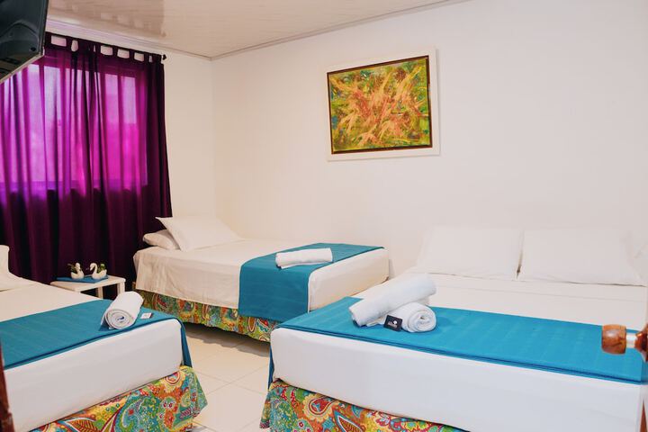 Room 4 of 98
