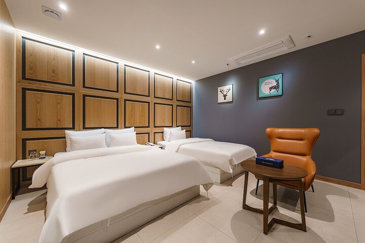 Room 13 of 26