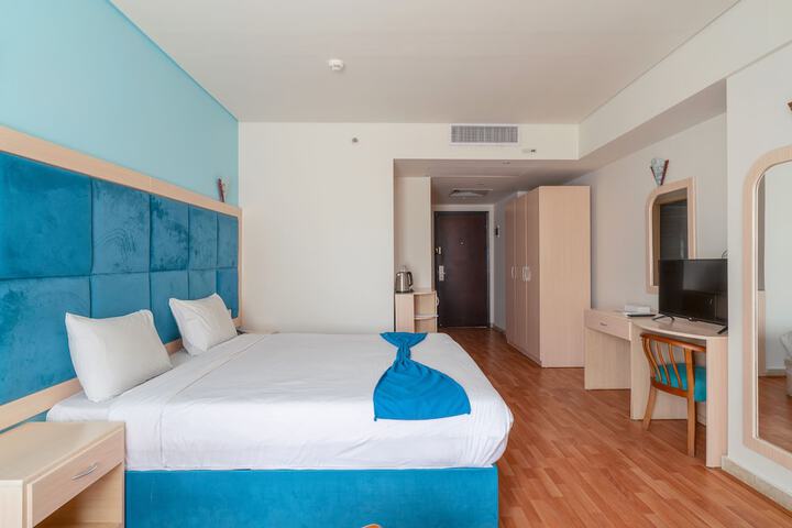Room 9 of 37