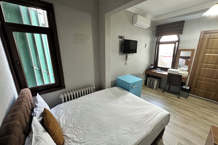 Room 35 of 91