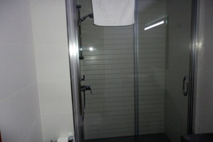 Room 7 of 30