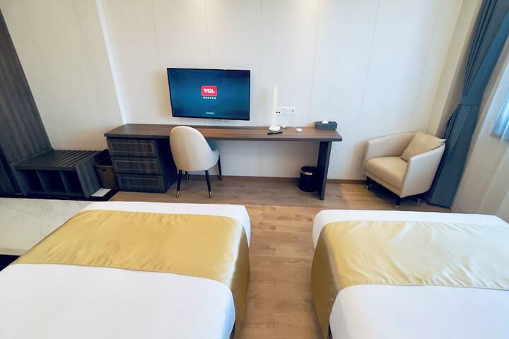 Room 7 of 89