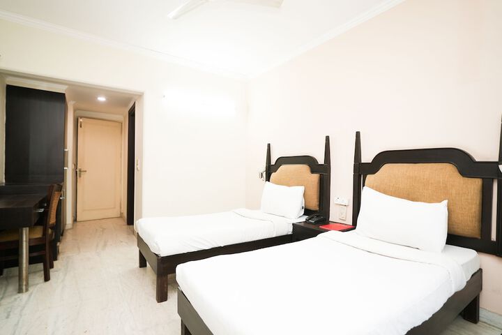 Room 12 of 37