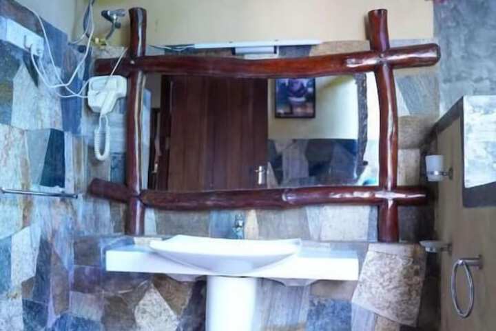 Room 2 of 37