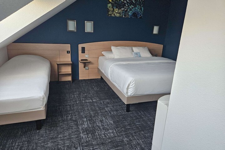 Room 9 of 51