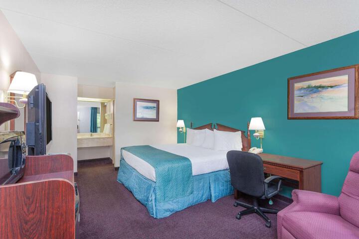 1 King Bed (7 of 40)