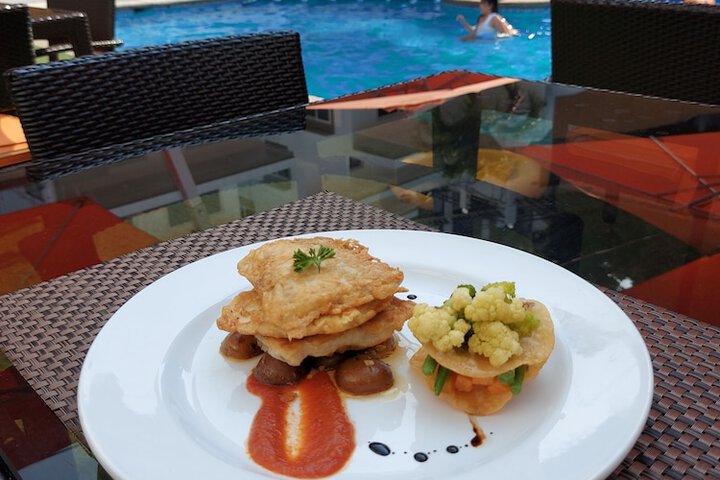 Dining 360 of 403