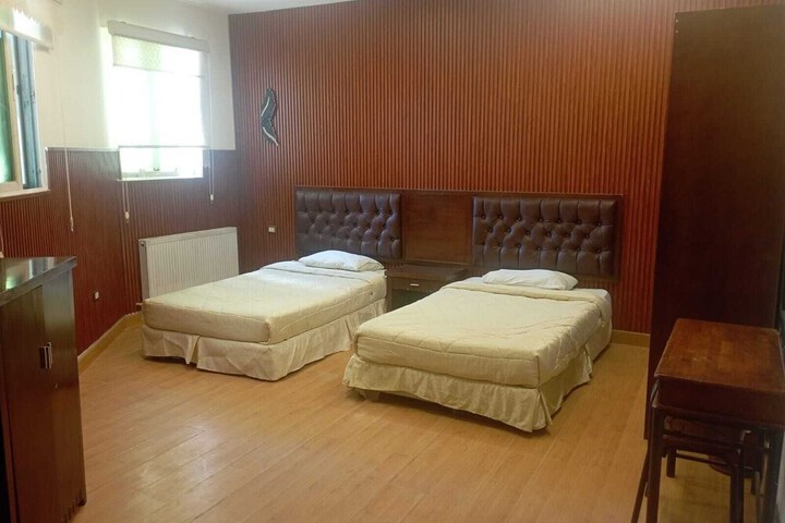 Room 33 of 50