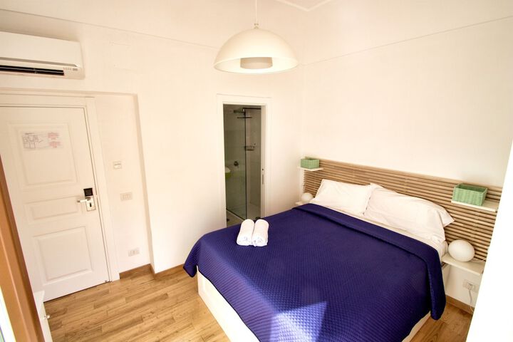 Room 4 of 25
