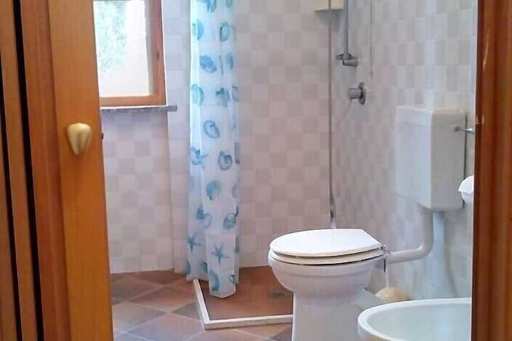 Room 10 of 38