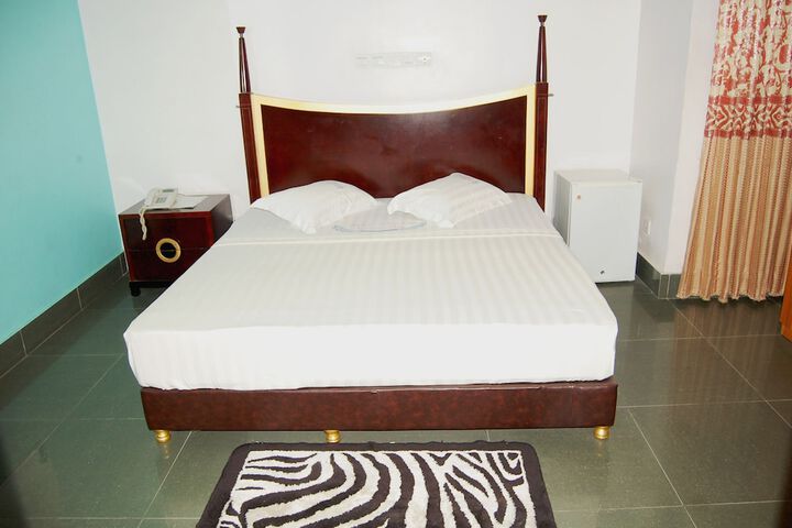 Room 2 of 29