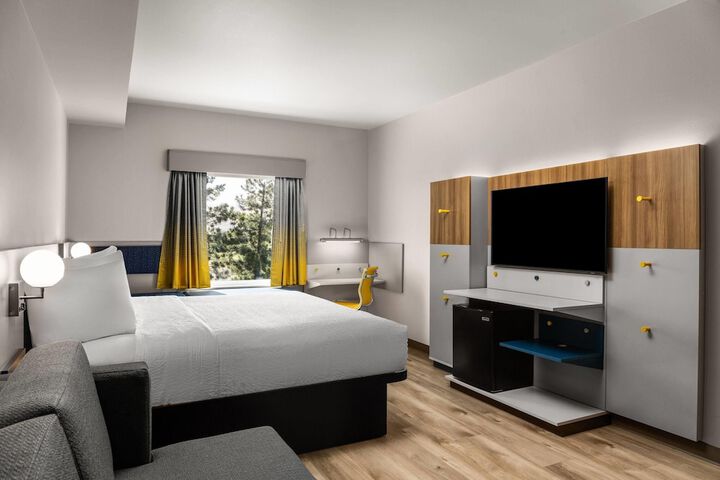 Room 18 of 40
