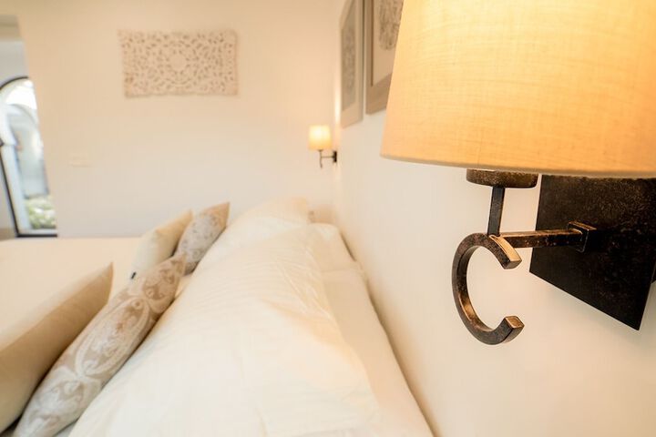 Room 42 of 90