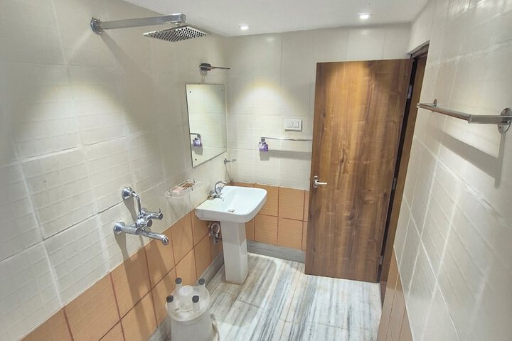 Room 13 of 25
