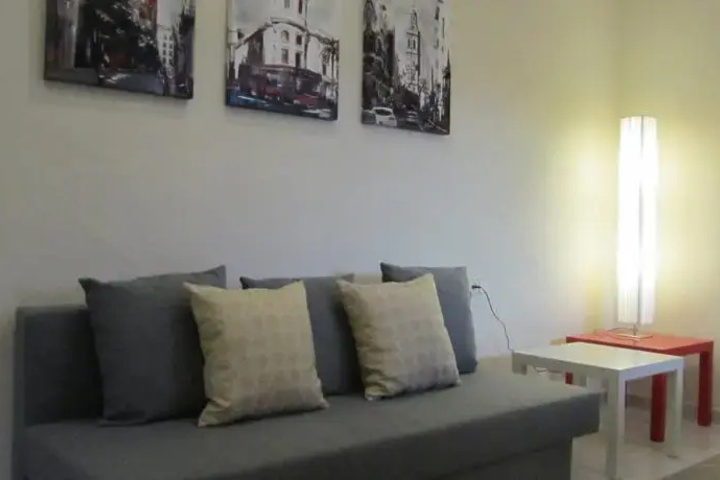 Room 6 of 9