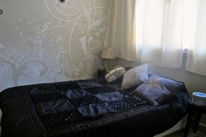 Room 5 of 33