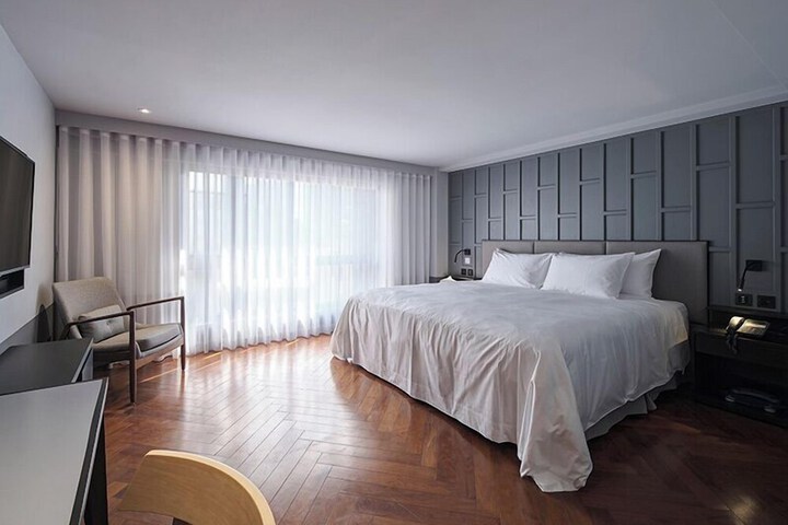 Room 12 of 38