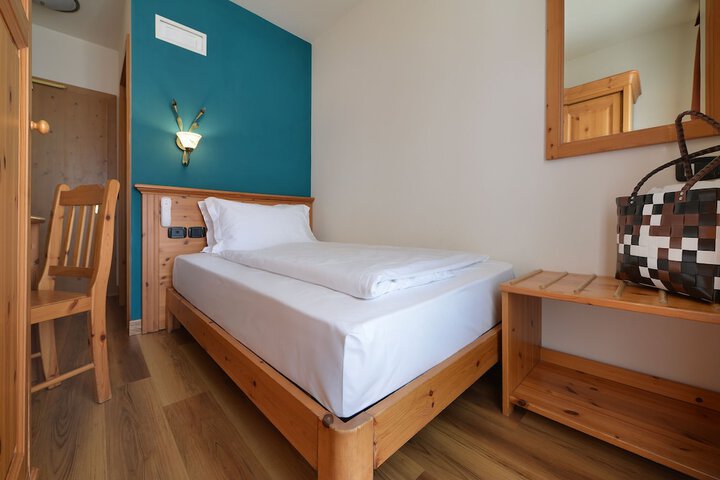 Room 6 of 155