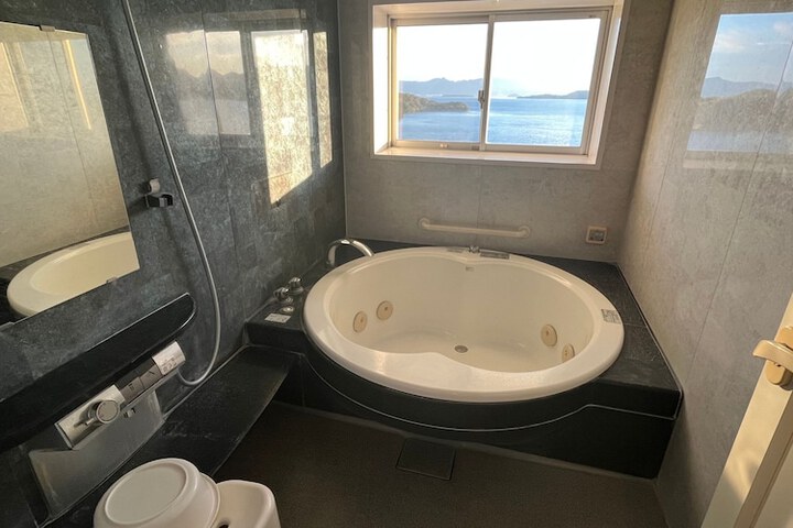 Room 35 of 46